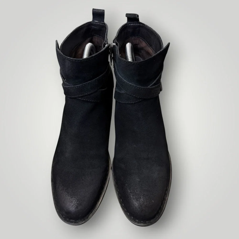 Born Kerri Black Distressed Suede Ankle Boots Moto Buckle Zip BR0011909 Womens 9